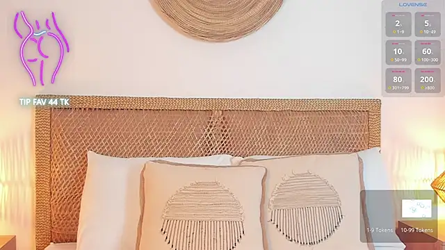 cloe 25 online show from October 2025 01:48:02 AM