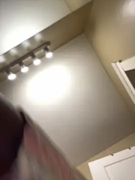 Snapshot of Tikalalin chatting on November 2025 11:44:02 AM Tikalalin online show from November 2025 11:44:02 AM