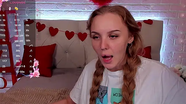 Snapshot of LianaFord chatting on February 2025 09:49:01 PM LianaFord online show from February 2025 09:49:01 PM