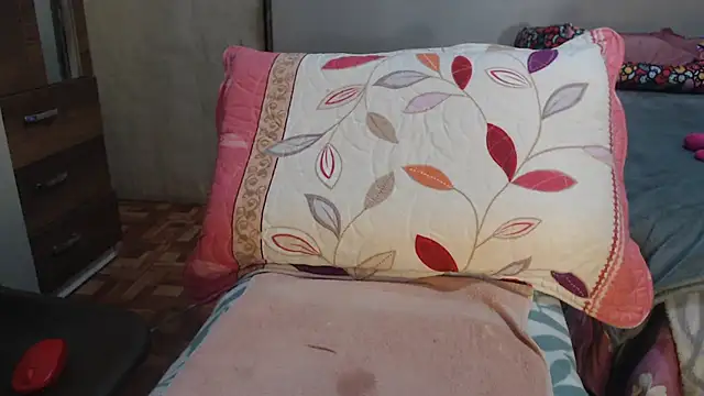 Snapshot of gatitas_traviesas chatting on October 2025 02:15:02 PM gatitas traviesas online show from October 2025 02:15:02 PM