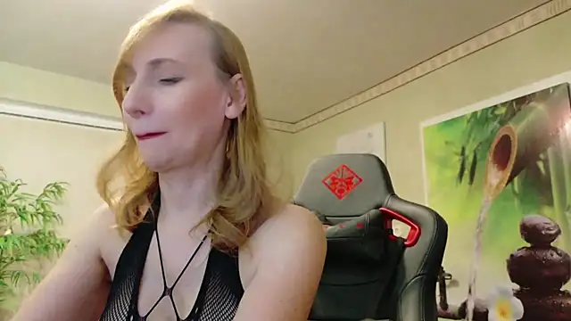 Snapshot of HotLana69 chatting on February 2025 06:24:01 PM HotLana69 online show from February 2025 06:24:01 PM