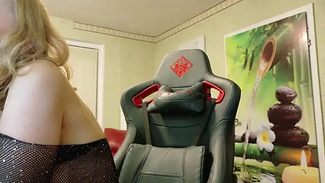 Snapshot of HotLana69 chatting on February 2025 04:59:02 PM HotLana69 online show from February 2025 04:59:02 PM