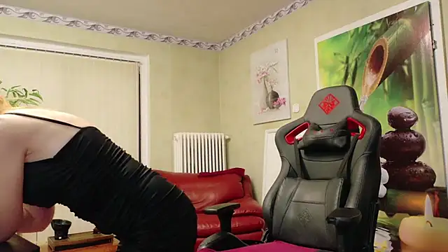 Snapshot of HotLana69 chatting on February 2025 06:32:02 PM HotLana69 online show from February 2025 06:32:02 PM