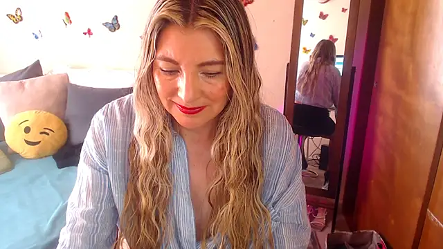 Snapshot of Jolie-Mature chatting on October 2025 08:43:02 PM Jolie-Mature online show from October 2025 08:43:02 PM