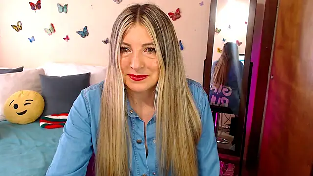 Snapshot of Jolie-Mature chatting on October 2025 08:44:01 PM Jolie-Mature online show from October 2025 08:44:01 PM