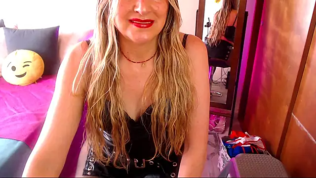 Snapshot of Jolie-Mature chatting on November 2025 06:28:02 PM Jolie-Mature online show from November 2025 06:28:02 PM