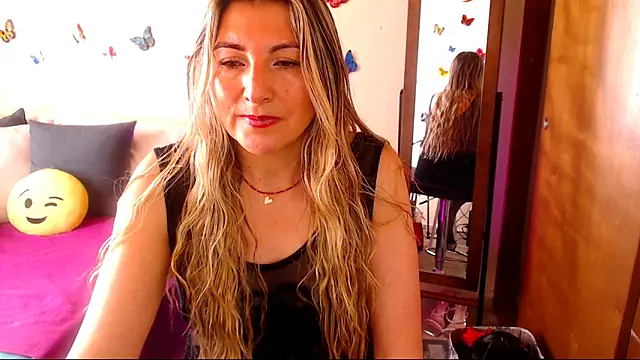 Snapshot of Jolie-Mature chatting on November 2025 08:08:01 PM Jolie-Mature online show from November 2025 08:08:01 PM