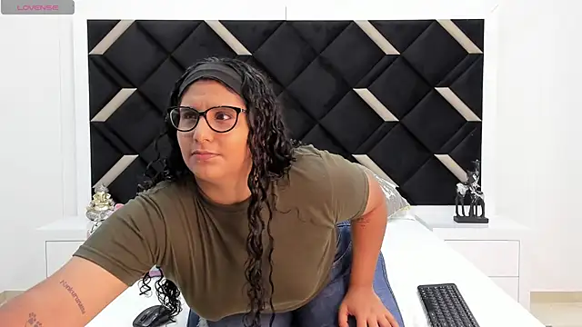 DanielleEvans  online show from March 2025 11:17:01 AM