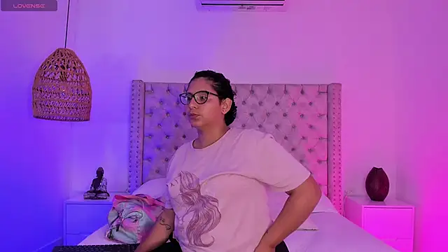 DanielleEvans  online show from March 2025 11:19:01 AM