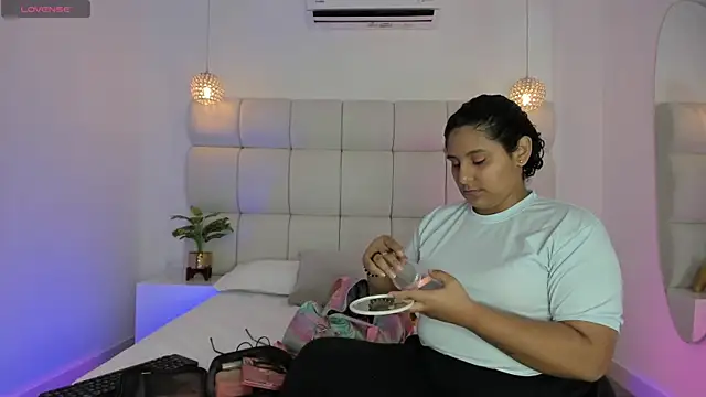 DanielleEvans  online show from October 2025 11:19:01 AM