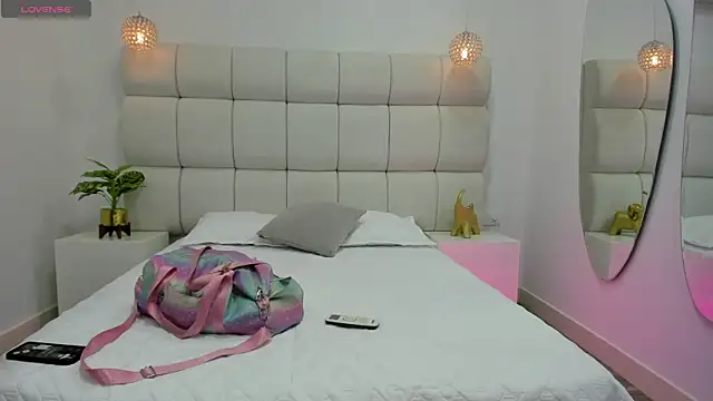 DanielleEvans  online show from October 2025 11:24:01 AM