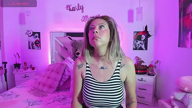 Snapshot of Karly_moon chatting on September 2025 11:38:01 PM Karly moon online show from September 2025 11:38:01 PM