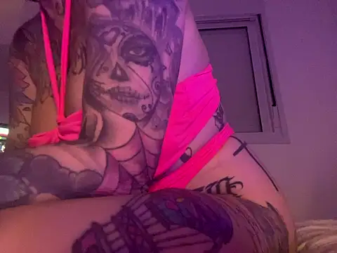 Snapshot of SabrinaRussel chatting on January 2025 09:22:01 PM SabrinaRussel online show from January 2025 09:22:01 PM