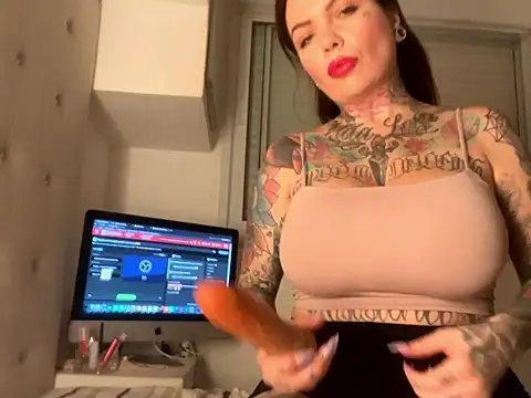 Snapshot of SabrinaRussel chatting on March 2025 12:04:02 AM SabrinaRussel online show from March 2025 12:04:02 AM