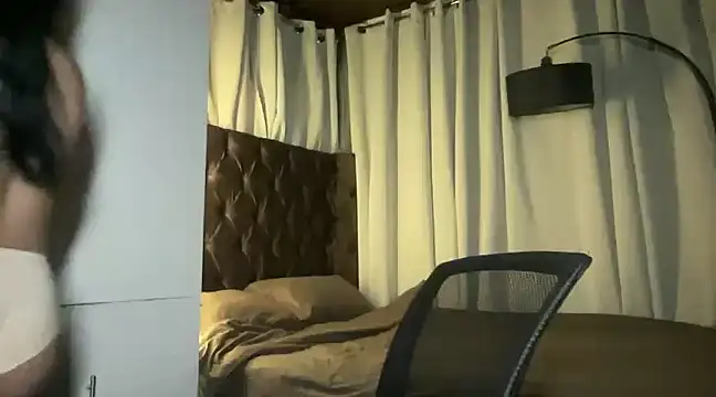 Snapshot of Lilly_cruz chatting on December 2024 07:07:01 PM Lilly cruz online show from December 2024 07:07:01 PM