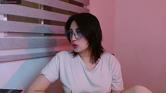 Red-moon1 online show from December 2024 01:11:02 PM