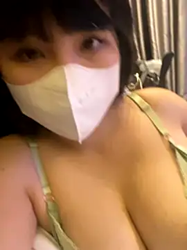 Snapshot of Onee-Chew chatting on December 2025 11:37:01 AM Onee-Chew online show from December 2025 11:37:01 AM