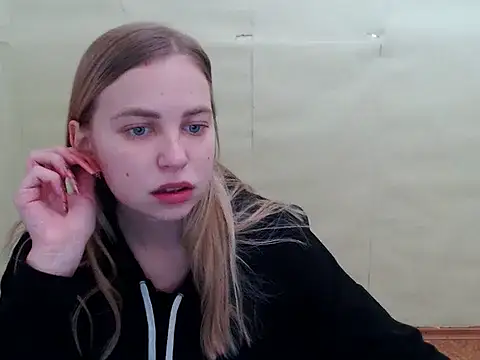 Snapshot of klerkarina chatting on December 2024 06:04:01 AM klerkarina online show from December 2024 06:04:01 AM