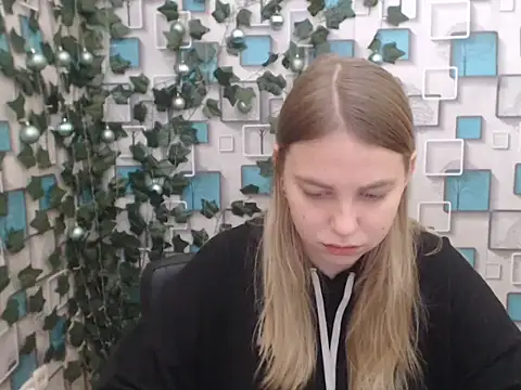 Snapshot of klerkarina chatting on January 2025 06:09:01 AM klerkarina online show from January 2025 06:09:01 AM