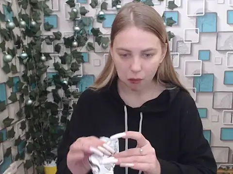 Snapshot of klerkarina chatting on January 2025 05:08:02 AM klerkarina online show from January 2025 05:08:02 AM