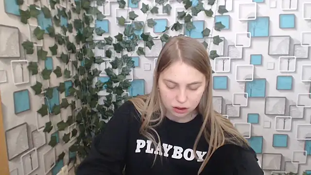 Snapshot of klerkarina chatting on February 2025 09:17:02 AM klerkarina online show from February 2025 09:17:02 AM