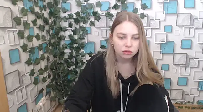 Snapshot of klerkarina chatting on February 2025 05:44:02 AM klerkarina online show from February 2025 05:44:02 AM