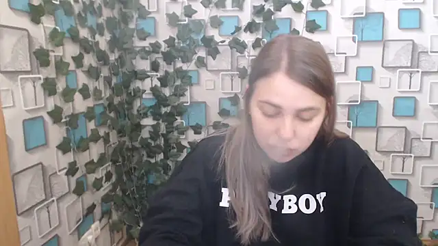 Snapshot of klerkarina chatting on February 2025 05:35:01 AM klerkarina online show from February 2025 05:35:01 AM