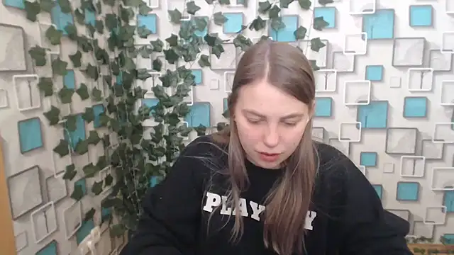 Snapshot of klerkarina chatting on February 2025 09:02:01 AM klerkarina online show from February 2025 09:02:01 AM