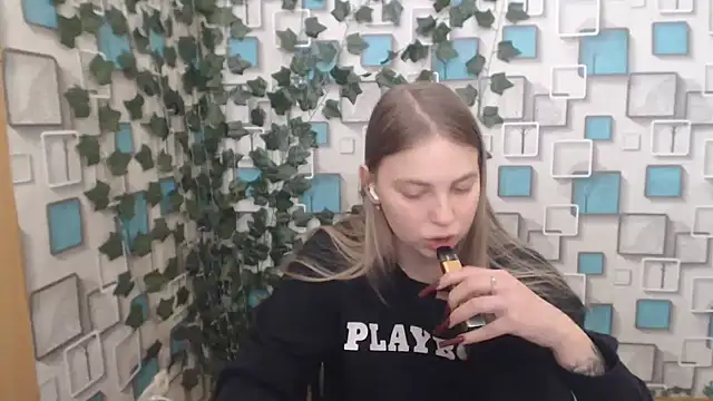 Snapshot of klerkarina chatting on March 2025 08:43:01 AM klerkarina online show from March 2025 08:43:01 AM