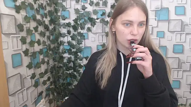 Snapshot of klerkarina chatting on March 2025 06:05:02 AM klerkarina online show from March 2025 06:05:02 AM