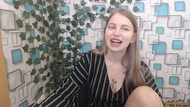 Snapshot of klerkarina chatting on March 2025 06:16:01 AM klerkarina online show from March 2025 06:16:01 AM