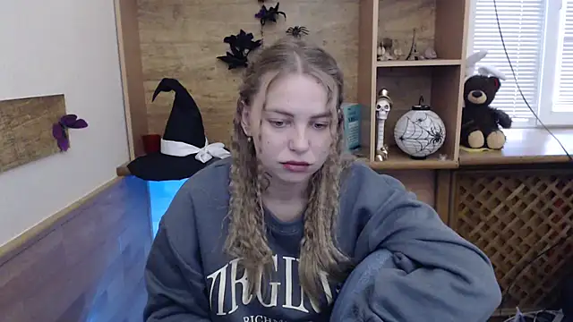 Snapshot of klerkarina chatting on November 2025 05:51:01 AM klerkarina online show from November 2025 05:51:01 AM