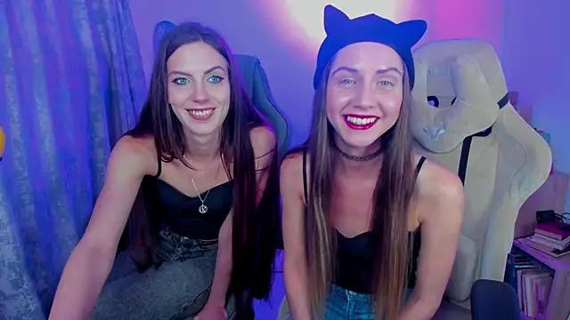 Snapshot of GrayceWild chatting on November 2025 11:32:01 AM GrayceWild online show from November 2025 11:32:01 AM