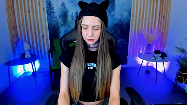 Snapshot of GrayceWild chatting on November 2025 11:43:02 AM GrayceWild online show from November 2025 11:43:02 AM