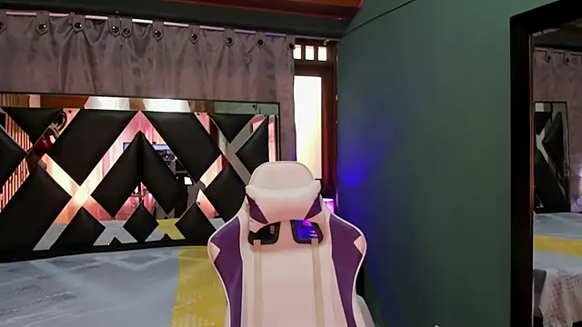 Linda4Petite online show from December 2024 01:39:02 PM