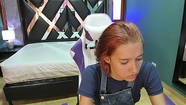 Linda4Petite online show from December 2024 06:10:01 PM