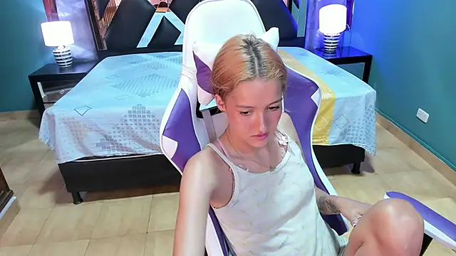 Linda4Petite online show from January 2025 09:32:02 PM