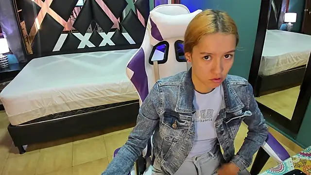 Linda4Petite online show from January 2025 01:15:01 PM