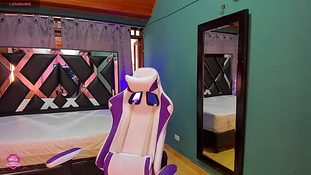 Linda4Petite online show from March 2025 06:33:01 PM