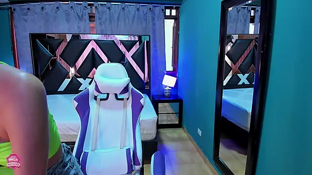 Linda4Petite online show from March 2025 06:19:02 PM