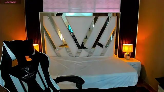 Linda4Petite online show from October 2025 01:31:02 PM