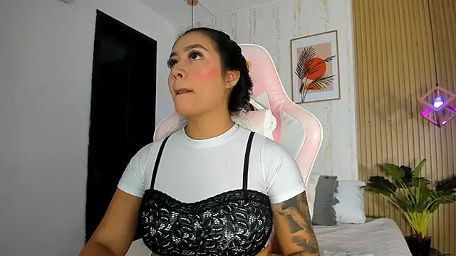 CameronCollins  online show from October 2025 07:37:01 PM