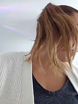 Snapshot of Ellie-L-Elizabeth chatting on January 2025 04:20:01 PM Ellie-L-Elizabeth online show from January 2025 04:20:01 PM