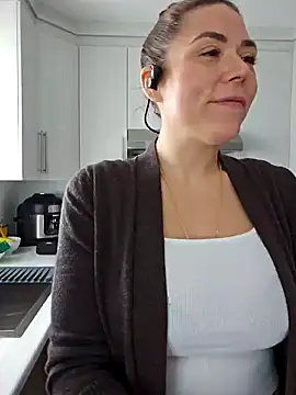 Snapshot of Ellie-L-Elizabeth chatting on January 2025 03:07:02 PM Ellie-L-Elizabeth online show from January 2025 03:07:02 PM