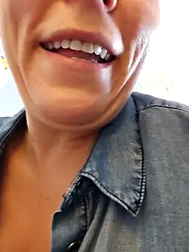 Snapshot of Ellie-L-Elizabeth chatting on February 2025 05:31:01 PM Ellie-L-Elizabeth online show from February 2025 05:31:01 PM