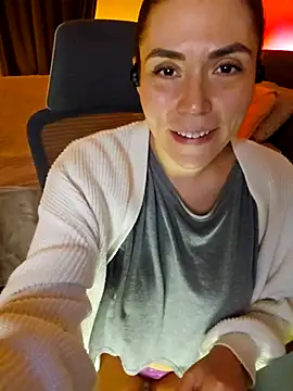 Snapshot of Ellie-L-Elizabeth chatting on February 2025 01:20:01 AM Ellie-L-Elizabeth online show from February 2025 01:20:01 AM