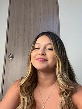 lunablossom  online show from December 2024 01:06:02 AM