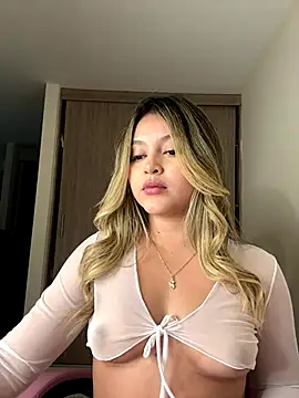 lunablossom  online show from September 2025 11:52:01 PM