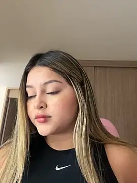 lunablossom  online show from October 2025 06:50:02 PM