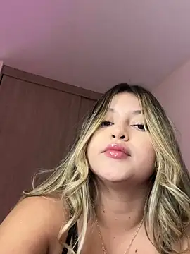 lunablossom  online show from October 2025 09:26:02 PM